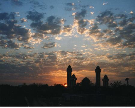 Le célèbre Poète  l-tungudî fait les éloges de Baye Niass(raa)